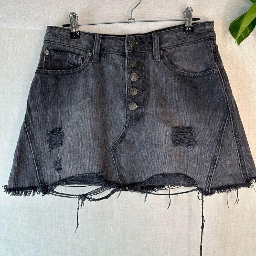 We The Free Black Washed Denim Mini Skirt Womens 28” Button Fly Raw‎ Hemline